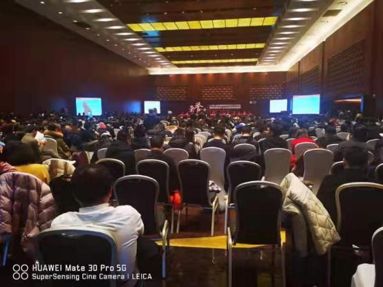 魏真(魏綺儷)博士喜獲2019年中國建筑裝飾協(xié)會設(shè)博會十大風云人物