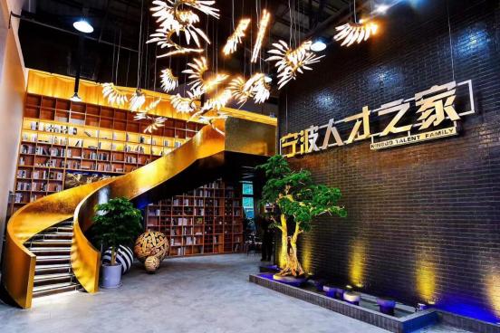 魏真(魏綺儷)博士喜獲2019年中國建筑裝飾協(xié)會設(shè)博會十大風云人物